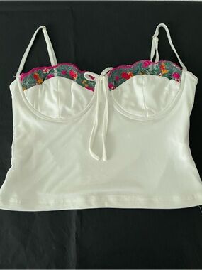 RARE Vintage White Camisole with vibrant Floral Lace Trim - EUC